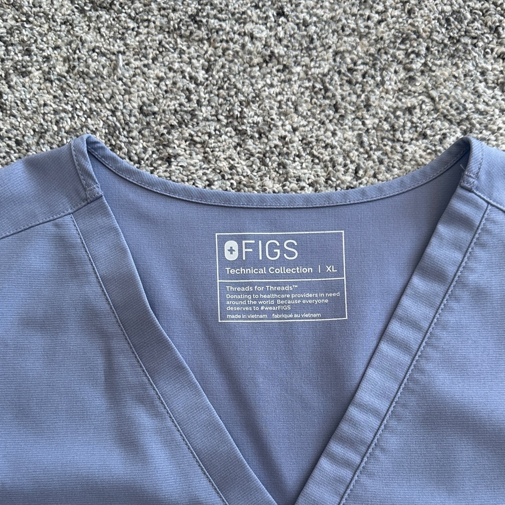 Figs Vapor Blue Space Dye Catarina One Pocket Scrub Top - Picture 3 of 5